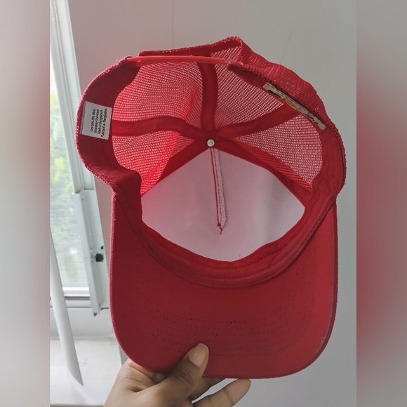 Red Cap ❤️ - Picture 3 of 10
